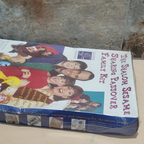 The Shalom Sesame Sharing Passover Family Kit Sealed - Picture 10 of 11